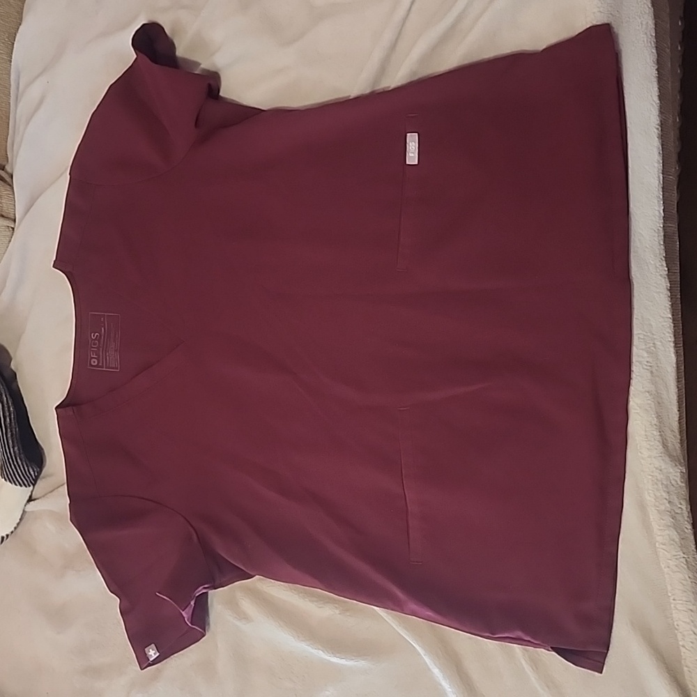 Figs M maroon scrub top